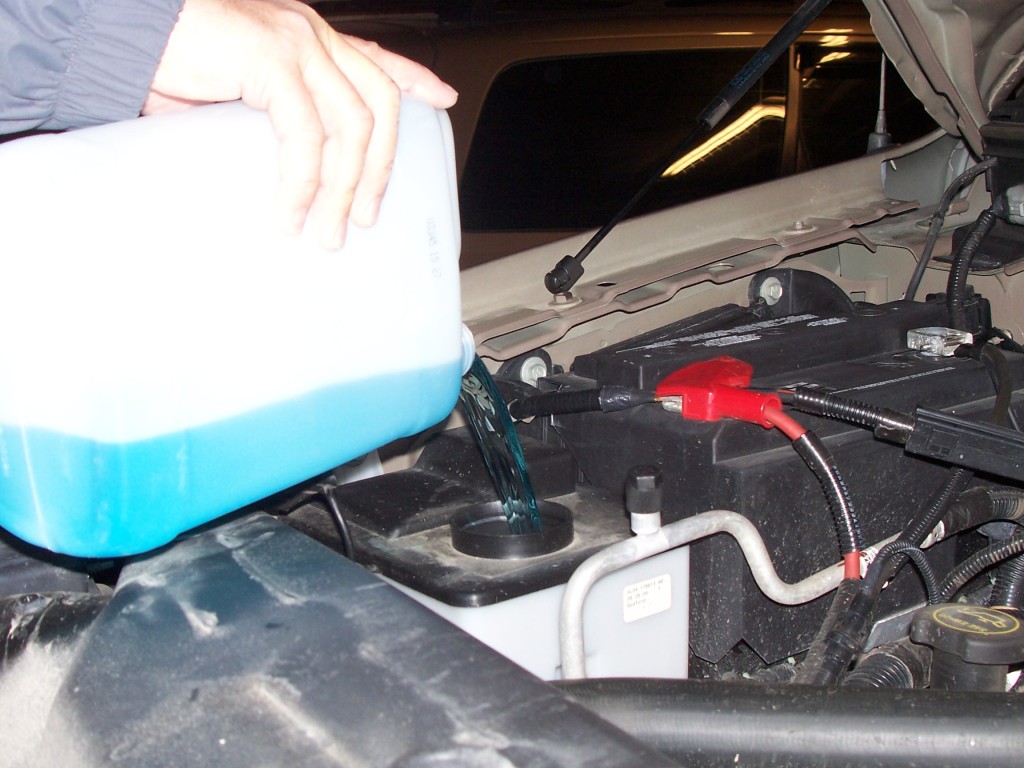 Man_pouring_windshield_washer_fluid